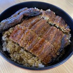 うなふじ - うなぎ丼∈(ﾟ∈∋ﾟ)∋5切れ⟡.· ご飯とご飯の間に1切れ入っています⟡.·
