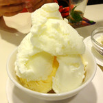ハニカムカフェ - でか盛りアイスクリーム