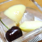 日の出 - デザートのもも＆アメリカンチェリー