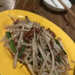 松記鶏飯 - おすすめ　もやしとハムユイの炒め