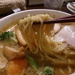 浅草開化楼の中細ちぢれ麺