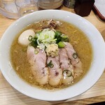 三ん寅 - 煮卵を割る前の、一番最初の状態