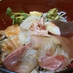十千房 - 海鮮ずけ丼（900円）
コレは贅沢