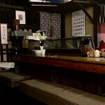 十千房 - 店内、厨房とカウンター席