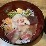 十千房 - 海鮮ずけ丼（900円）
具沢山！