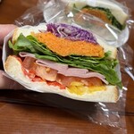 sandwich and coffee me・me - 断面美