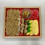 とり銀亭 - だし巻き玉子弁当（そぼろ＆やきとり） ¥999
