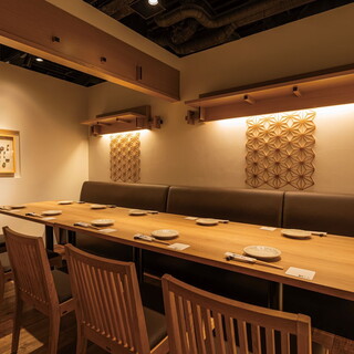 【個室多数】大小さまざまなくつろぎの空間。２～２６名。