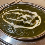 D・カジャナ - ほうれん草カレーにはチキンティッカも入ってます