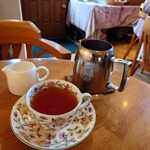 Galerie & Cafe M - ◯