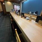 びっくり旨いもん亭ひかる - カウンター①(入り口からの眺め)