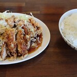 なお井 - 油淋鶏(880円)、ライス大盛り(165円)