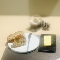 レストラン ラフィナージュ - ③ パン   ※ 献立に記載無し
                      ★ ライ麦パン、バゲット、バター