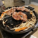 生ラム専門店 肉汁屋 神田 - 