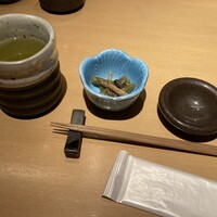 意気な寿し処阿部 青山店 - お通しもおいしかったですし、熱々のお茶が良かった〜
