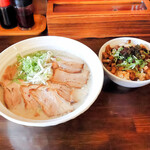 らーめん晴れるや - 豚こつ塩らーめん+チャーシュー、コロチャー丼（2024.8）