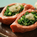 立食焼肉 一穂 - 厚切りねぎ塩タン