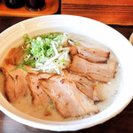 らーめん晴れるや - 豚こつ塩らーめん+チャーシュー（2024.8）