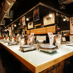 立食焼肉 一穂 - カウンター席