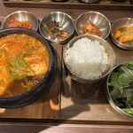 韓国カフェ イヨサンソウル - スンドゥブチゲ
