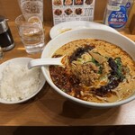 麺飯食堂 なかじま - 担々麺 (辛め) 900円 ※ライス無料サービス
      2025年2月5日
