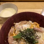 白金 酉玉 - 親子丼　スープ付き