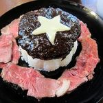 カウボーイカレー - ラモスペⅡ、カウボーイカレーにハンバーグトッピング、★型チーズに黒いお皿