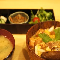 飯家くーた 銀座七丁目店 - 日向親子丼　1,050円（14年6月）