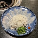 ふぐ専門店　鉄砲 - 身が厚いてっさ