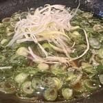 利尻らーめん味楽 - もっと葱が山盛りでも良いなぁ。。