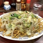 園春 - 肉入り揚げヤキソバ¥1100