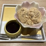 木曽路 - 和のスイーツ(はす餅) 淡白な味で嬉しい一品