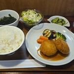 キッチン ブルー グローブ - 里芋と牛挽肉のコロッケ　トリュフ香る和風ソース
