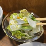 キッチン ブルー グローブ - サラダをいただき