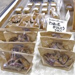 農家持ち寄り市場 採彩 - 料理写真:陳列台に並ぶ「さつまいもかりんとう」