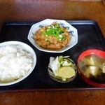 越後屋 - モツ煮定食