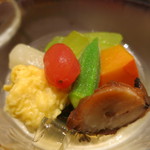 日本料理 太月 - 26年6月　冷し鉢　冬瓜、トマト、栗南瓜、穴子黄味揚げ、蛸柔らか煮、白だつ