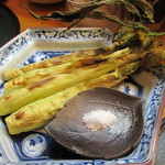 貴馳走坊 あ・うん - ヤングコーンの炭火焼き