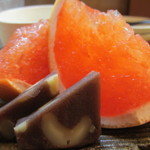 貴馳走坊 あ・うん - くるみの蒸し羊羹、レッドグレープフルーツのゼリーアップ