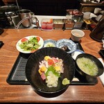 七代目 寅 - 海鮮ばらちらし丼(小盛)