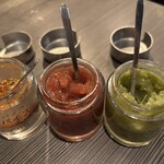 焼肉・ステーキ い志だ屋 - 特製七味　　　梅肉　　　葉わさび　ぜんぶオイシイ！