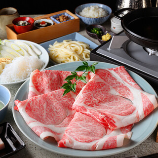 すき焼きは、店内スライサーでオーダーを受けてからスライス！