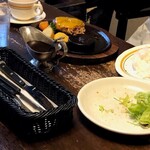 ステーキのあさくま  津店  - 連れはチーズハンバーグ