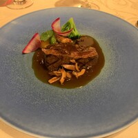 ラ・カスカドゥ - 九州産牛フィレ肉　あわび茸・ブラウンしめじ・えのきを使った赤ワインソースで
