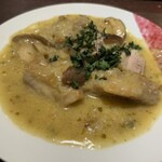 大衆ビストロ ハルタ - 鶏肉とキノコのフリカッセ