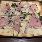 大衆ビストロ ハルタ - タルトフランベ（王道！ベーコンと玉ねぎ）