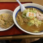 8番らーめん - 料理写真: