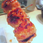 鳥しき - つくねには中に軟骨が練り込まれており、肉とのハーモニーが愉しい！