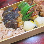 鳥しき - 自宅で感動が蘇ります（つくね、かしわ、はつ、白玉、椎茸、オクラ、そぼろ）(2014.06)