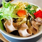 麺屋　たか - 肉シングル！レタスにチーズが最高なんです
